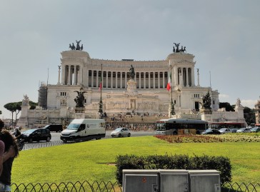 Monumento a Victor Manuel.jpg